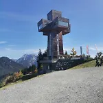 尼德拉撤公寓 *